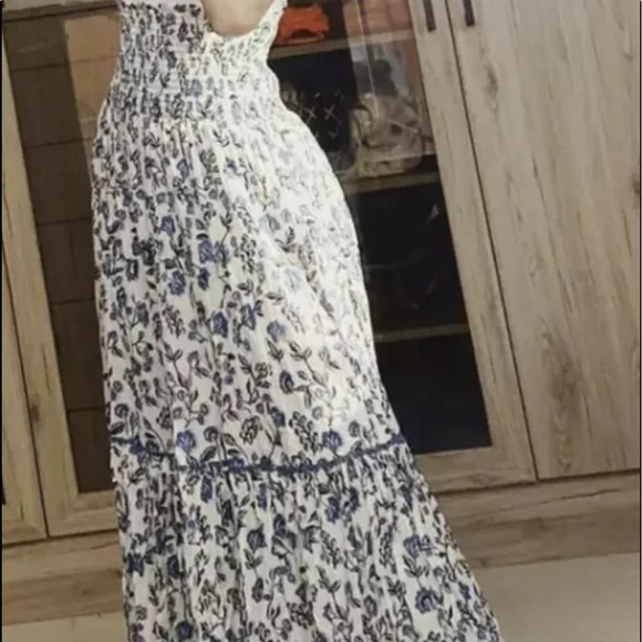Zara Dresses & Skirts - Zara midi skirt blue floral size Xs NWT white